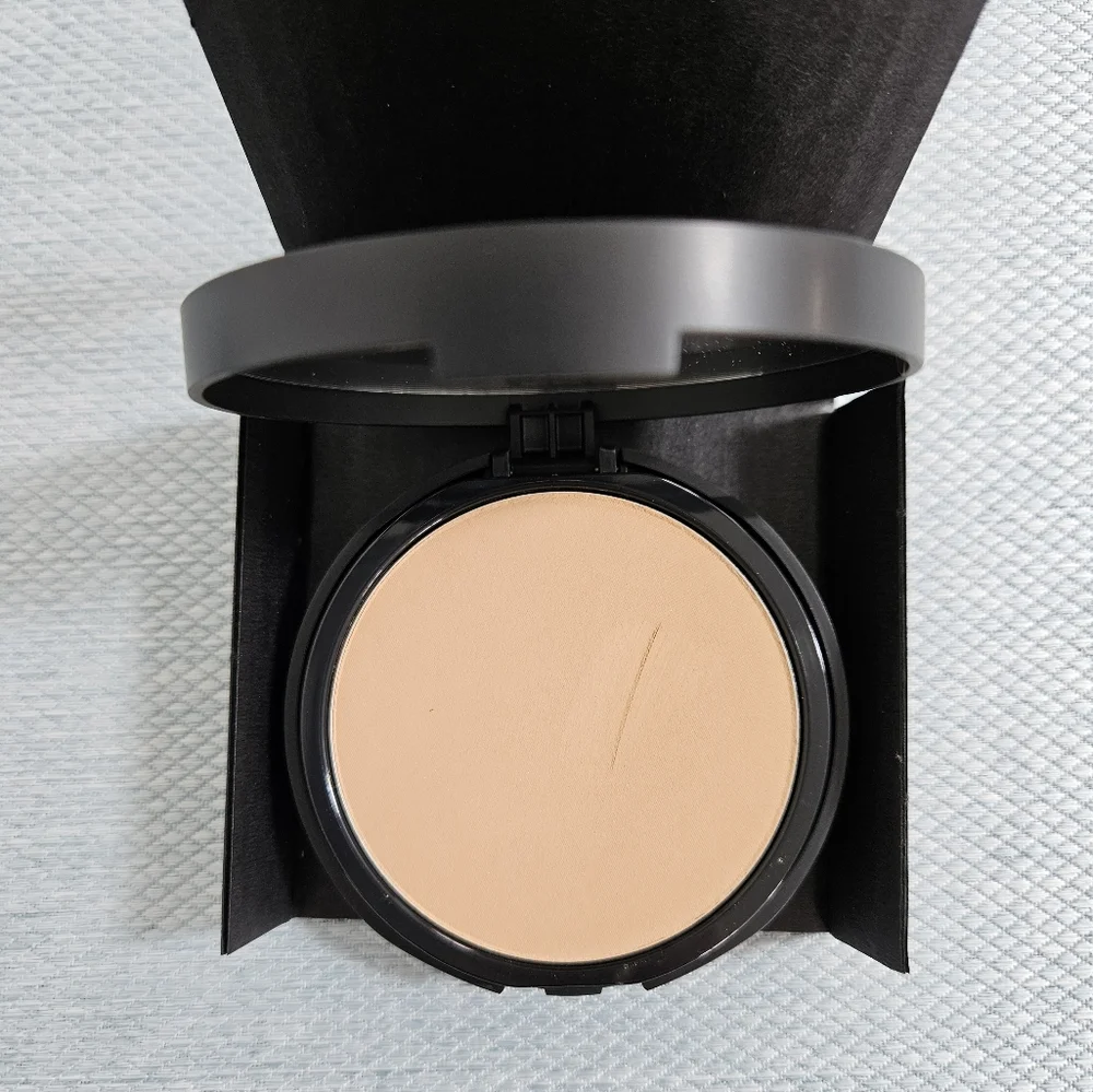 bareMinerals NIB BAREPRO Skin Perfecting 16HR Powder Foundation Light 20 Neutral